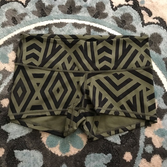 lululemon athletica Pants - Lululemon rare shorts 🦄🍋